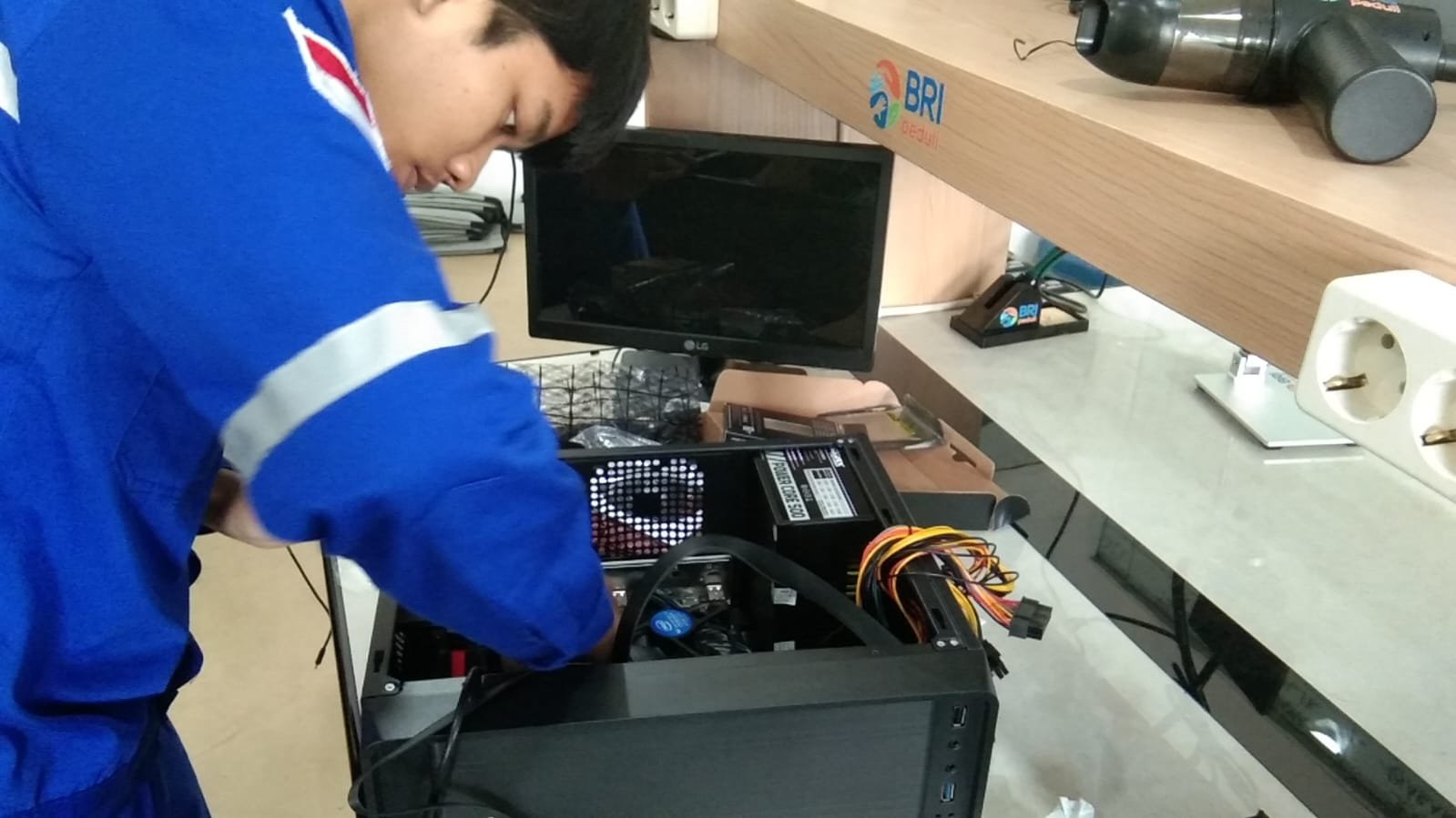 PPSC Perakitan 7 Unit Komputer untuk Lab TIK